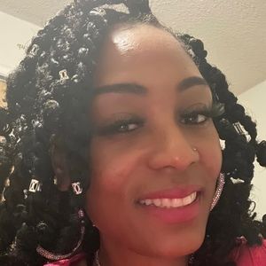 Meet your Posher, Kenisha